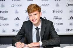 挖角利物浦！纽卡官方：利物浦16岁小将艾萨克-莫兰加盟球队