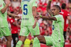 西甲战火重燃，巴萨3-0大胜马洛卡，马洛卡两人染红吞苦果