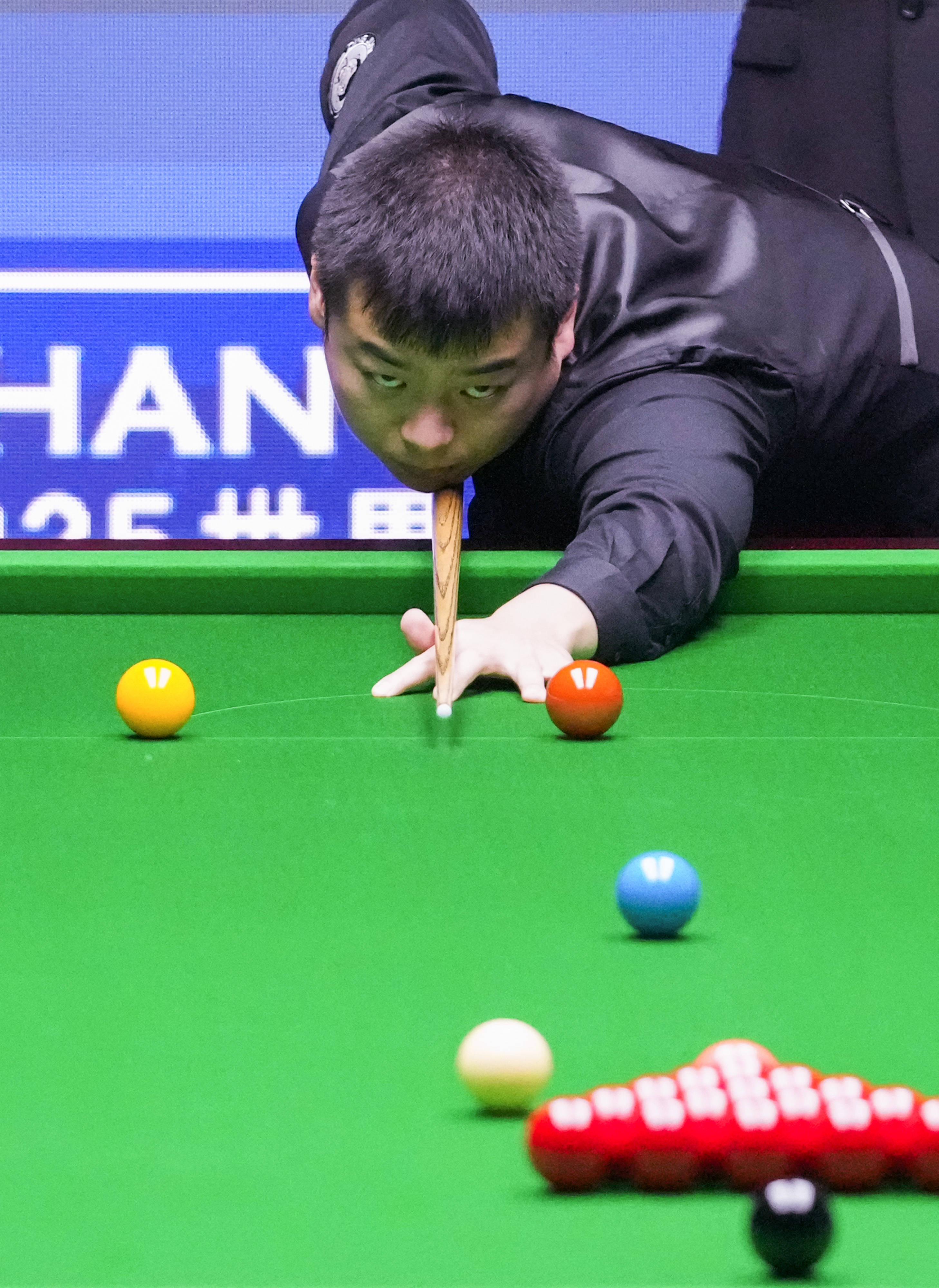 （体育）斯诺克——上海大师赛：罗伯逊胜庞俊旭