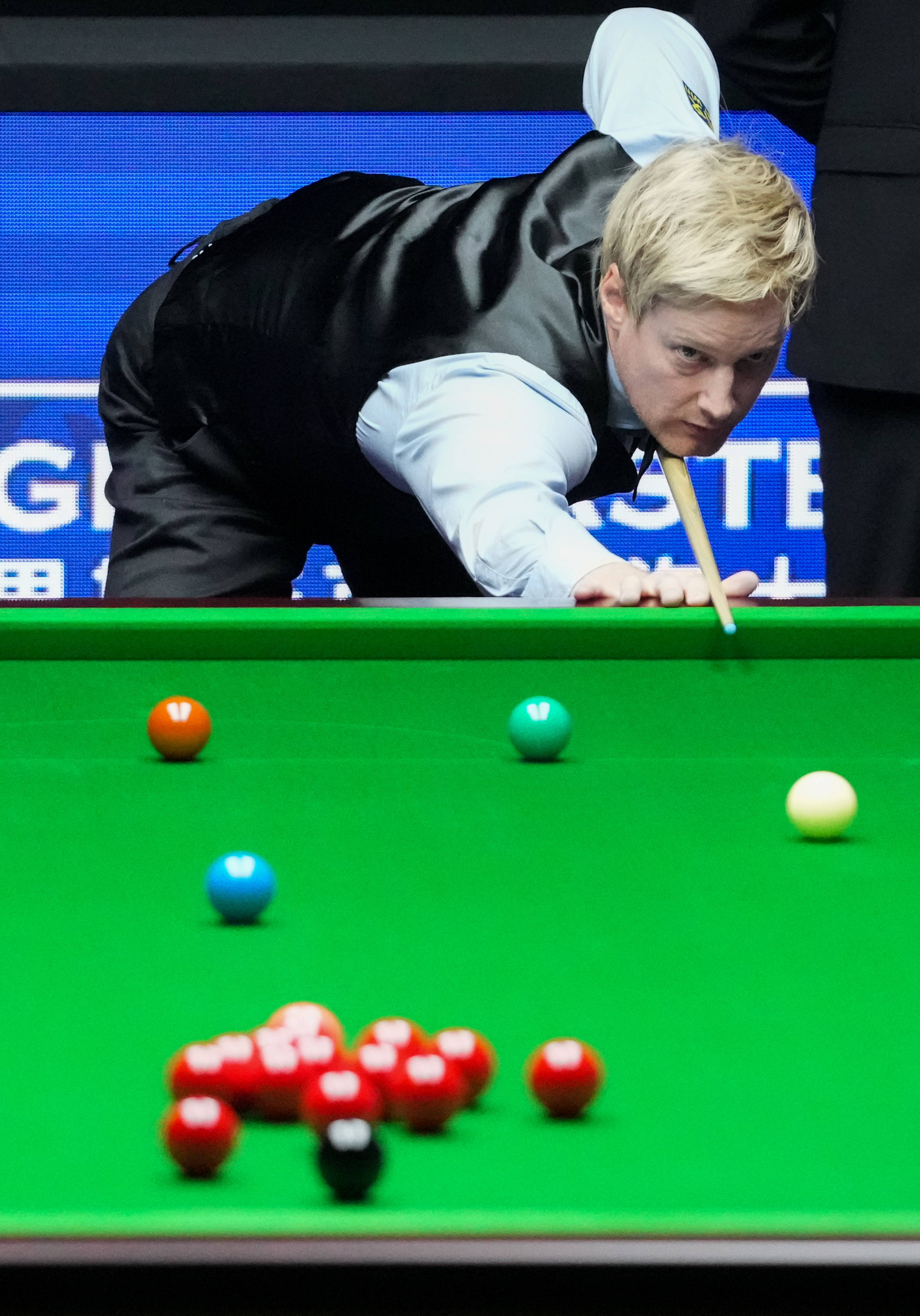 （体育）斯诺克——上海大师赛：罗伯逊胜庞俊旭