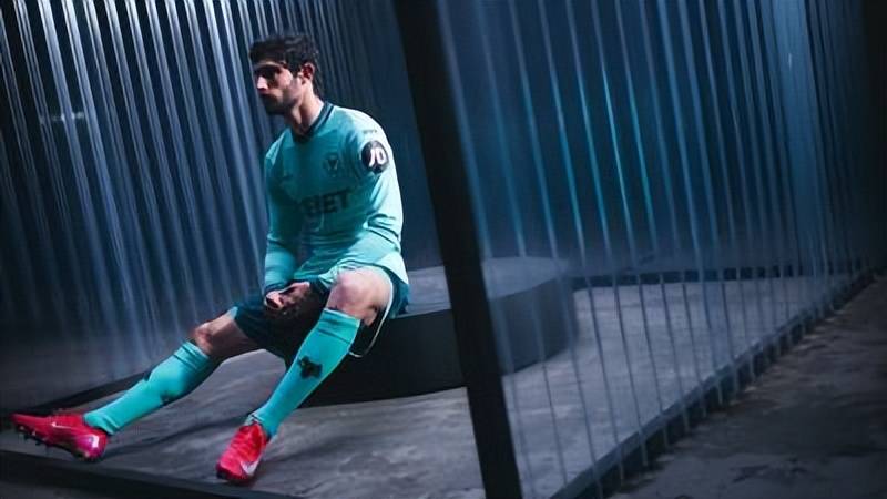 狼队发布25/26赛季客场球衣