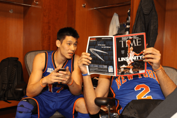 林书豪NBA生涯总薪资超6500万美元，曾获NBA总冠军，“林疯狂”名场面：面对科比轰38分