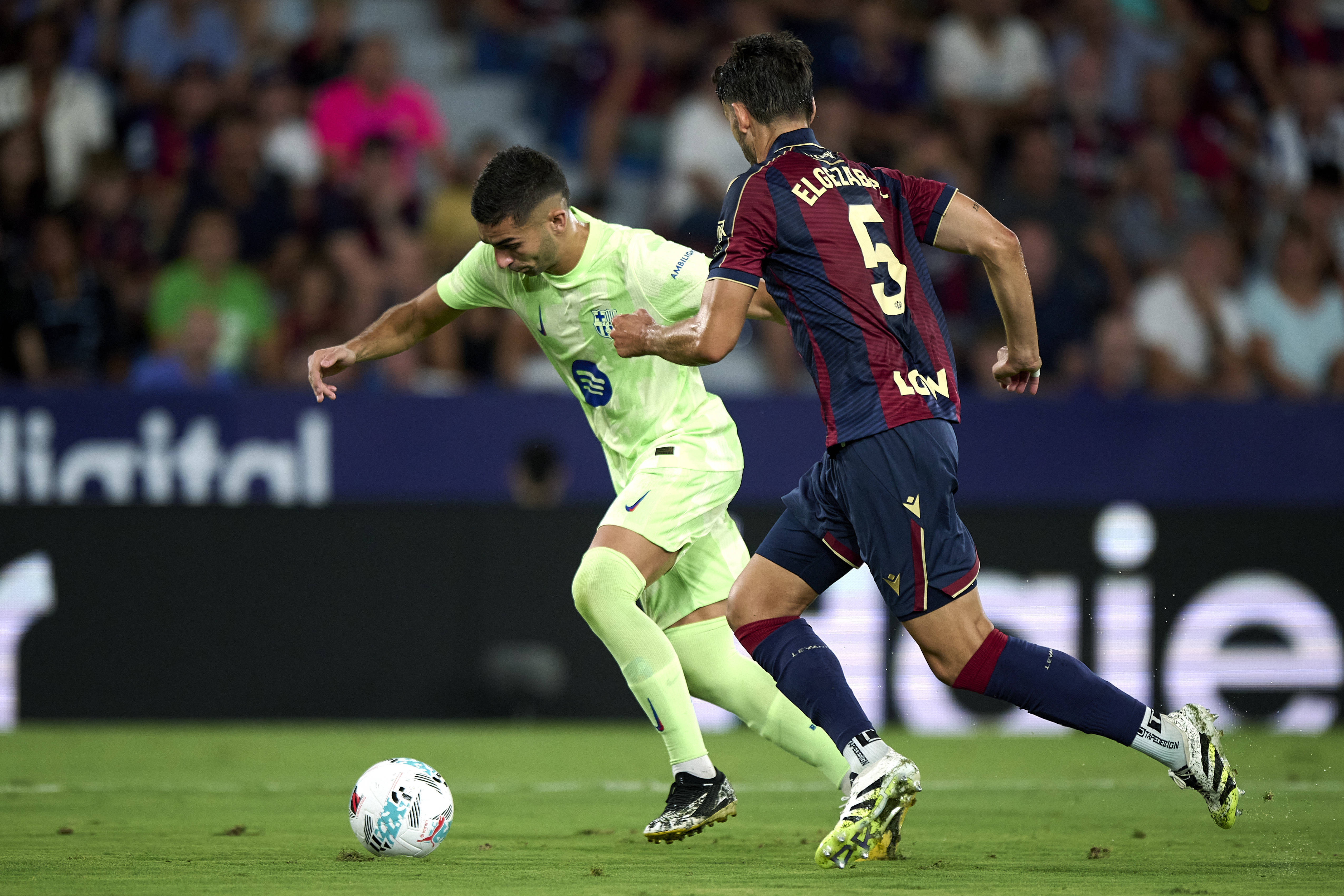 西甲｜巴萨让二追三 客场逆转莱万特