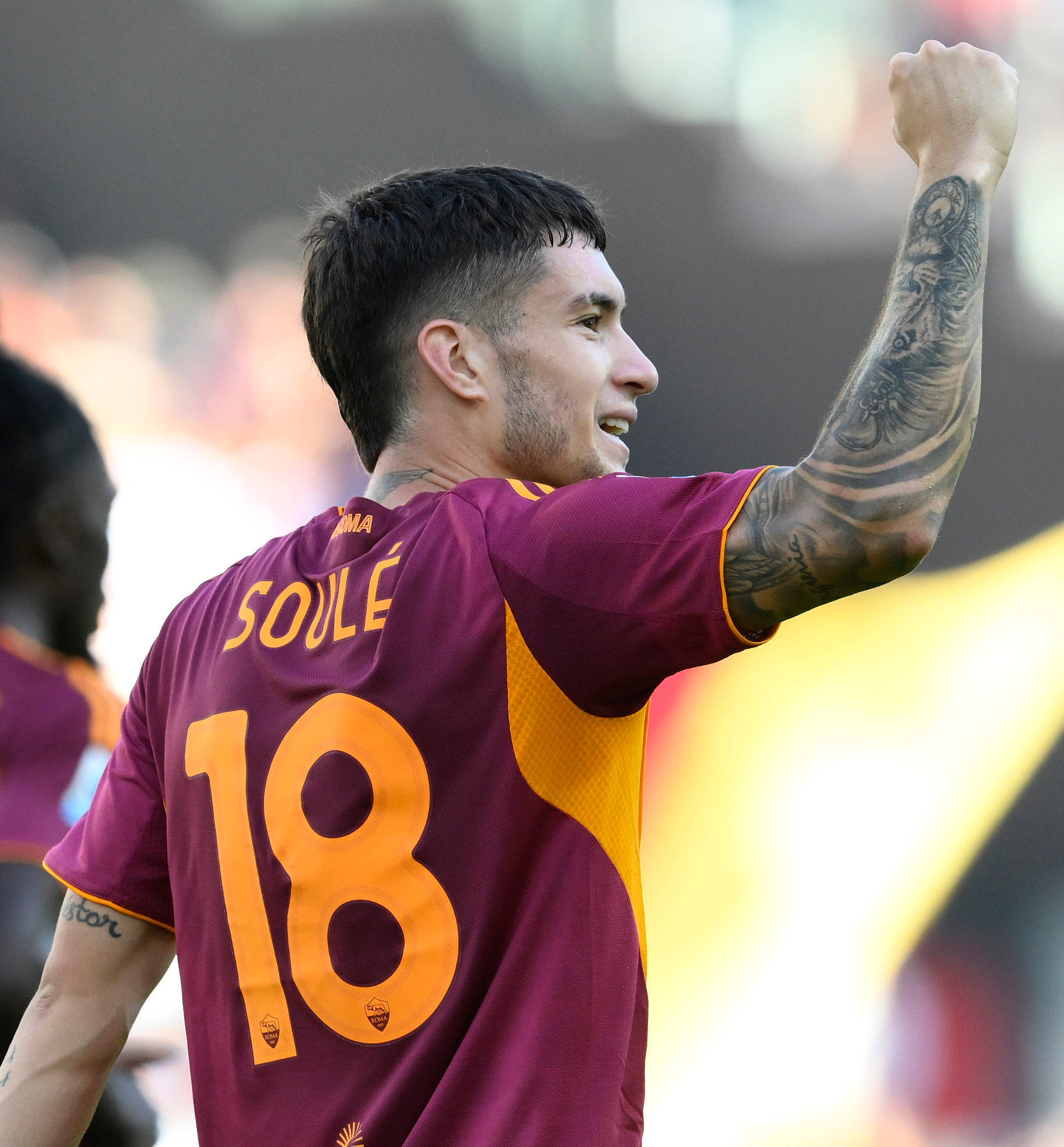 （体育）足球——意甲：罗马胜维罗纳