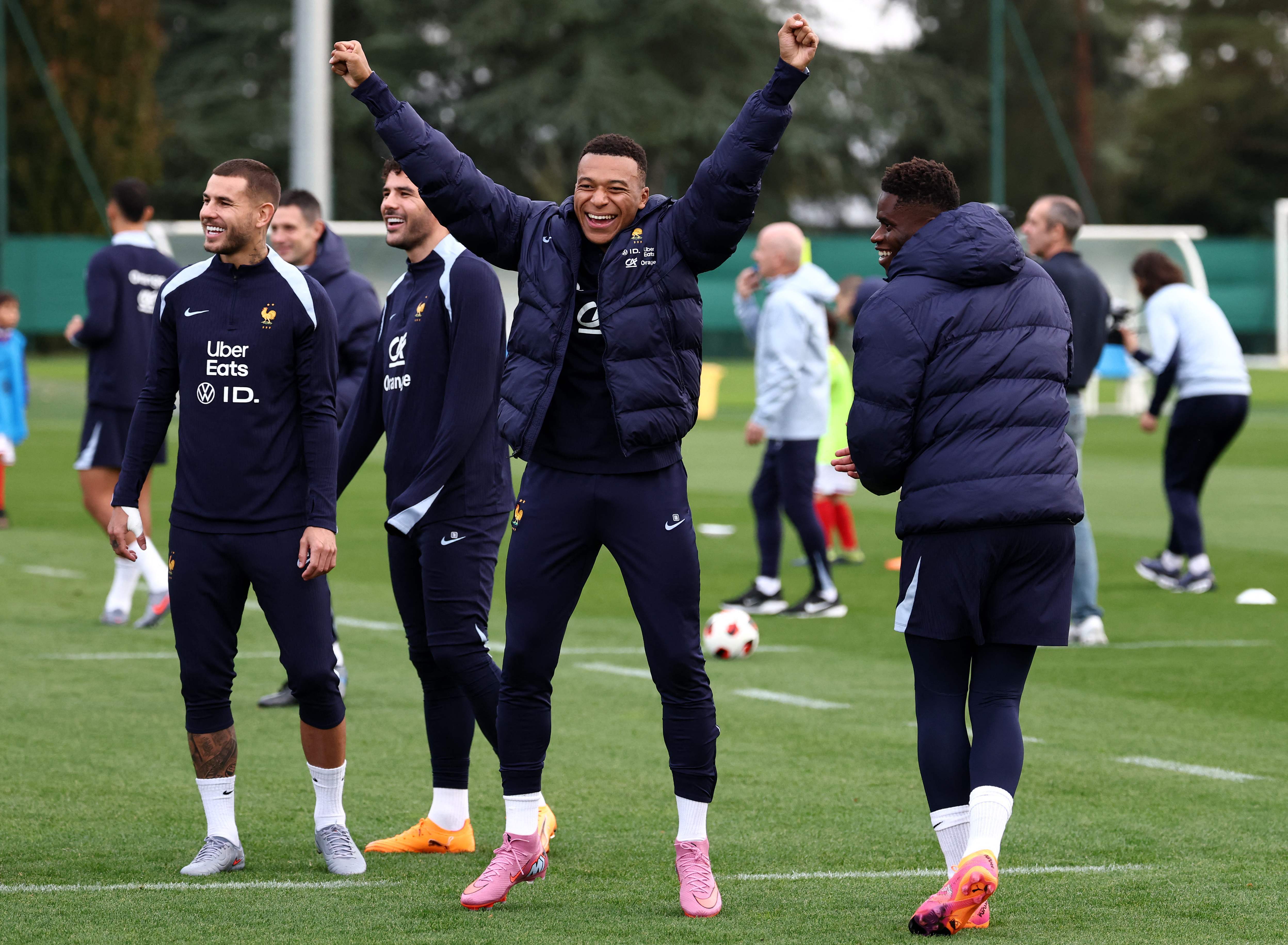 （外代二线）足球——世预赛：法国队备战