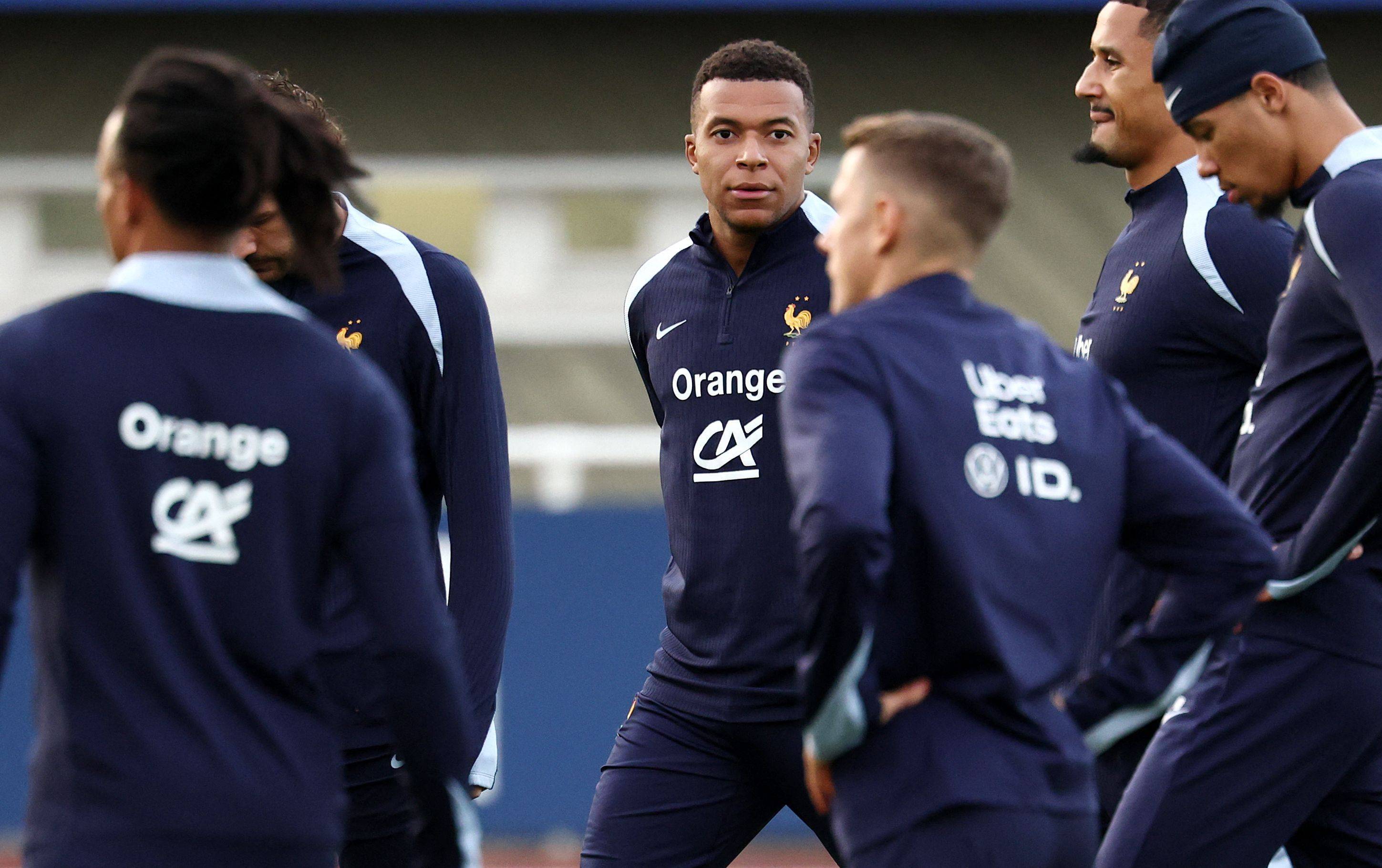 （外代二线）足球——世预赛：法国队备战