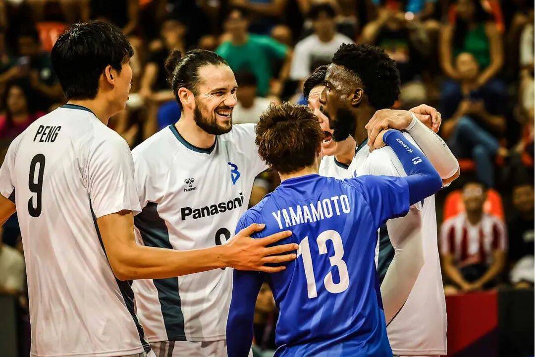 3-0!中国男排2米10巨人 世俱杯豪取开门红 西田有志11分