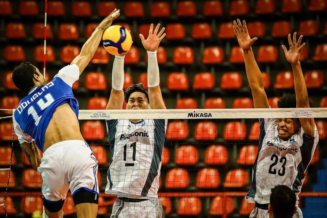 3-0!中国男排2米10巨人 世俱杯豪取开门红 西田有志11分