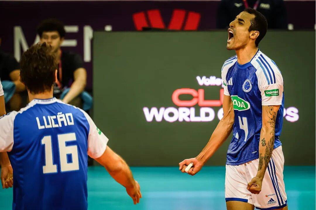 3-0!中国男排2米10巨人 世俱杯豪取开门红 西田有志11分