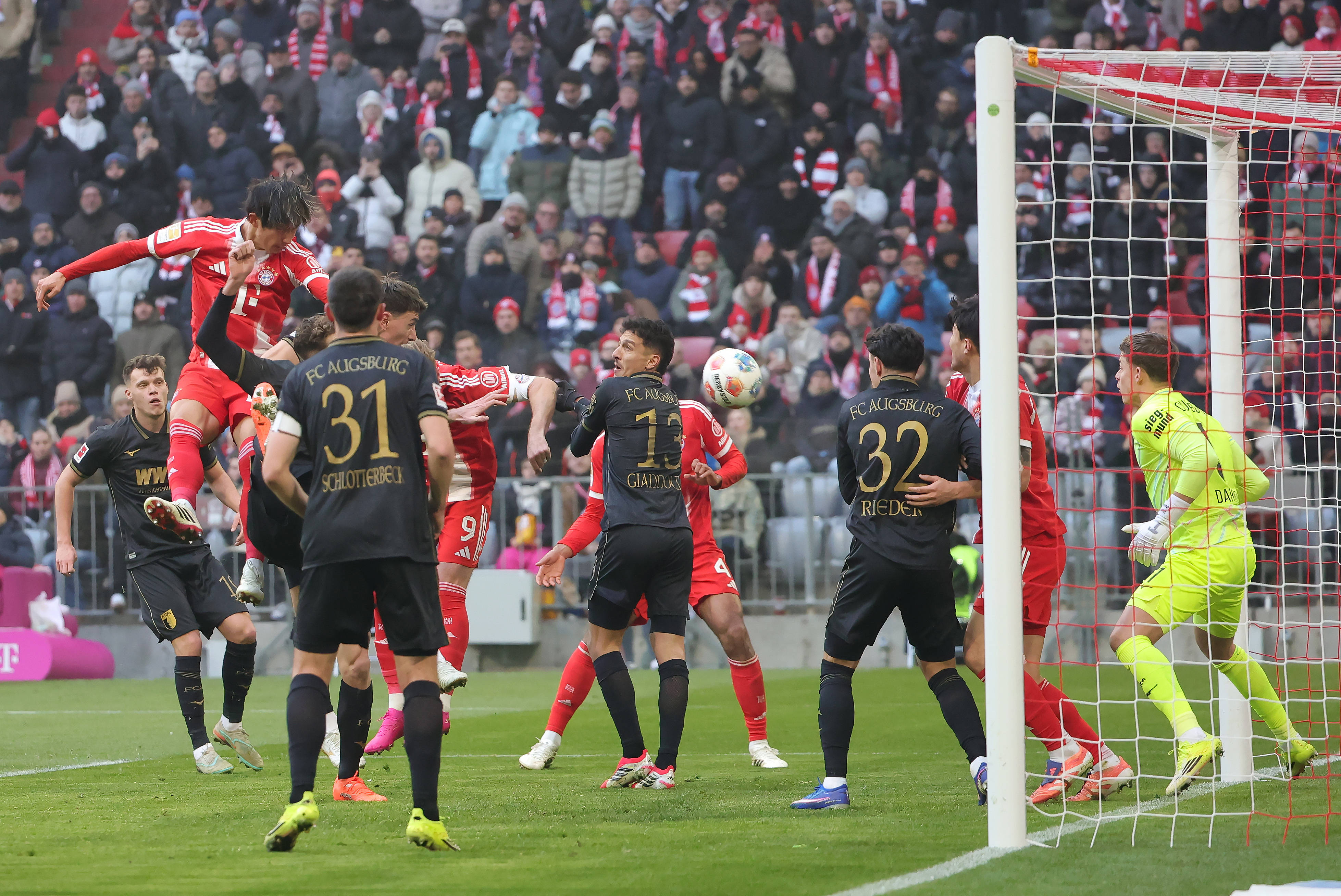 (体育)足球——德甲:拜仁慕尼黑不敌奥格斯堡