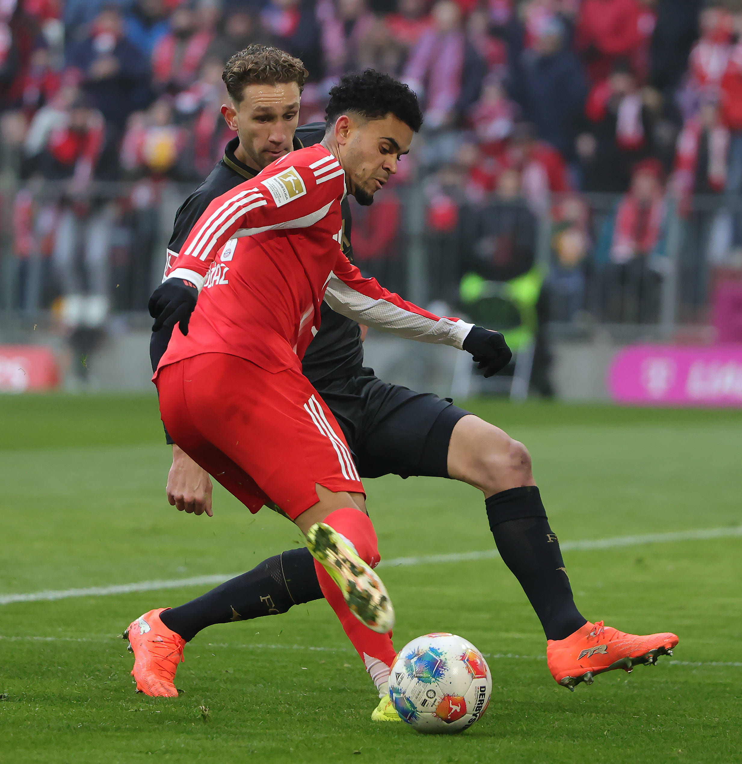 (体育)足球——德甲:拜仁慕尼黑不敌奥格斯堡