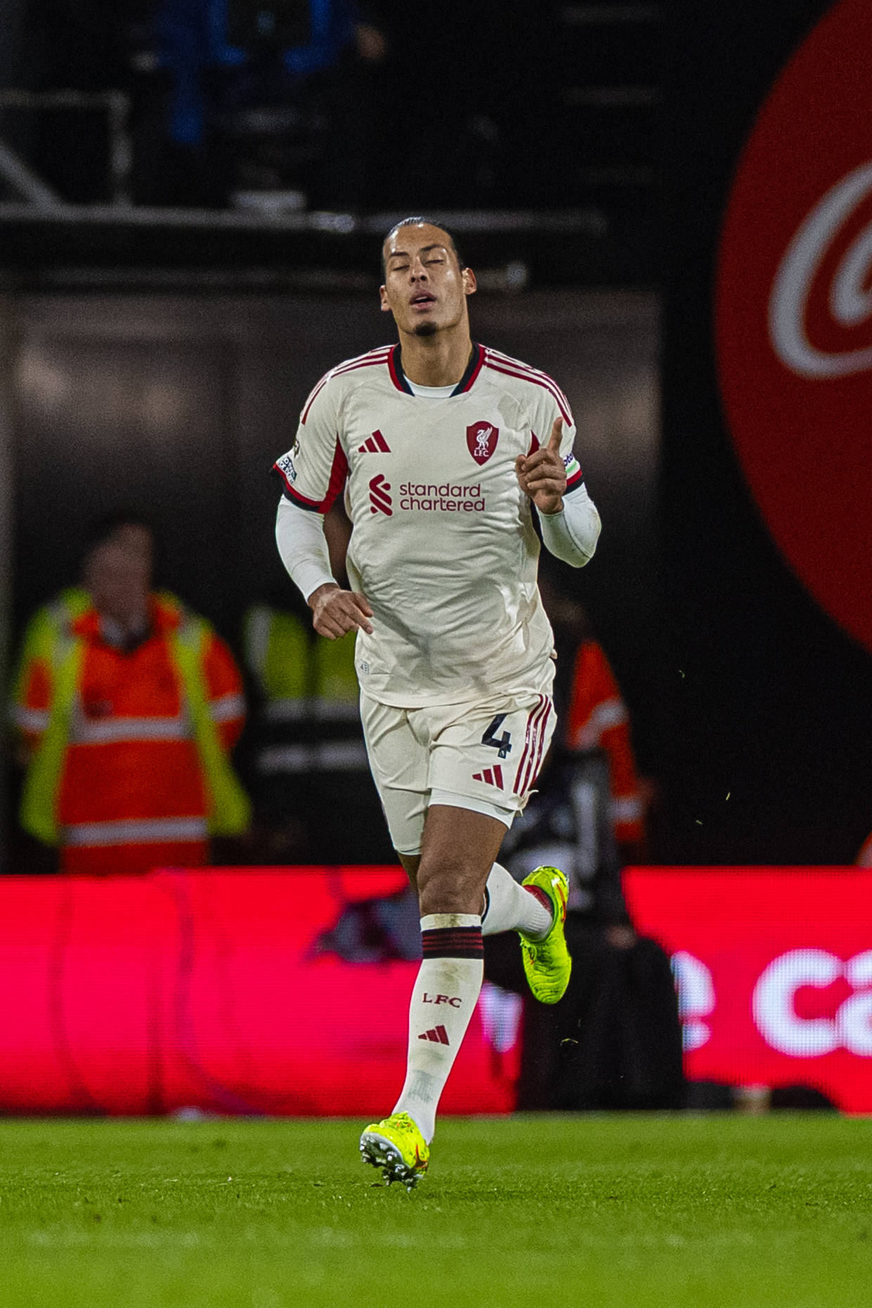 （体育）足球——英超：利物浦不敌伯恩茅斯