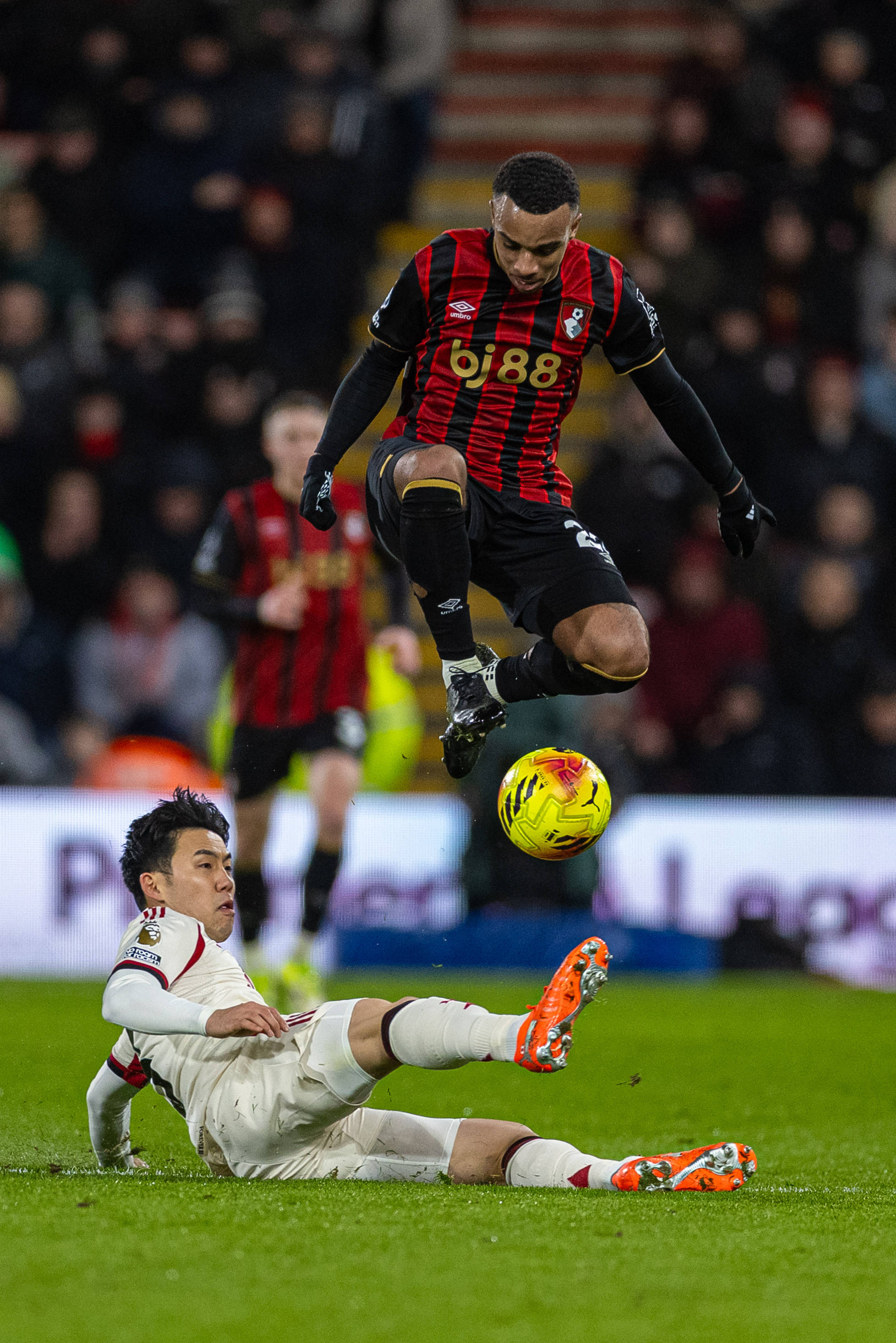 （体育）足球——英超：利物浦不敌伯恩茅斯